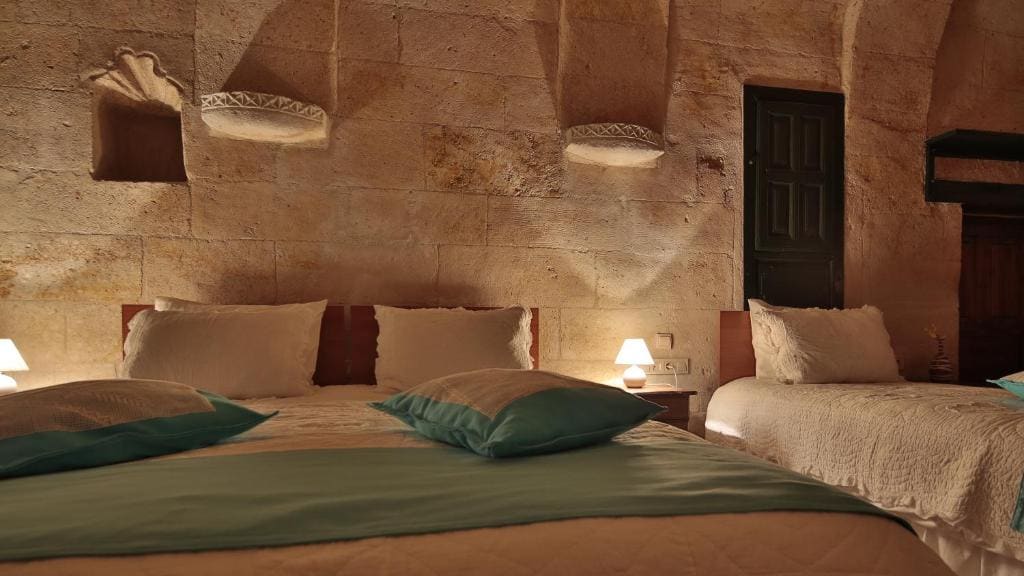 Stone Triple Room room - Image 2