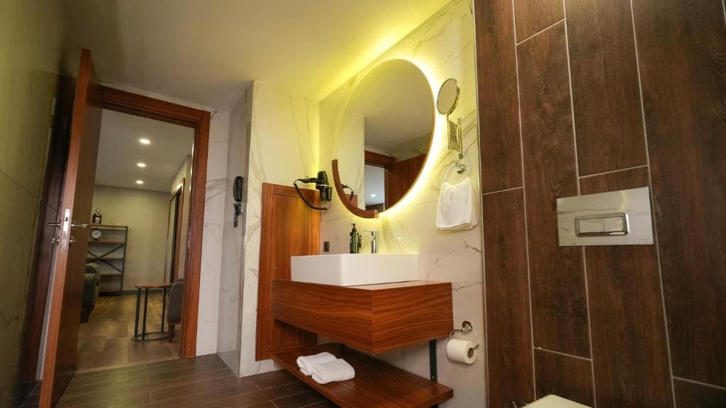 King Suite room - Image 3