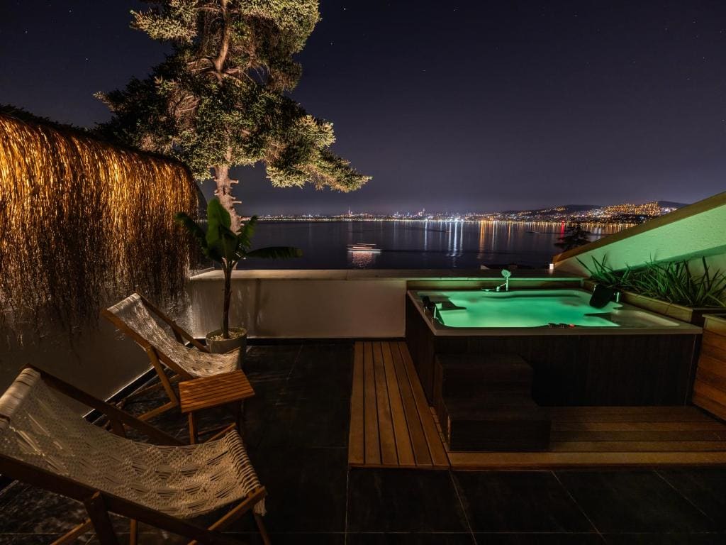 Deluxe Triple Room with Sea View room - Image 1