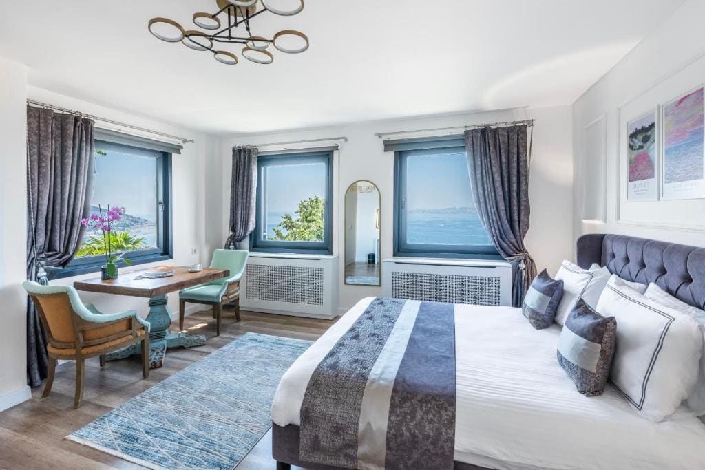 Deluxe Double Room with Sea View room - Image 2