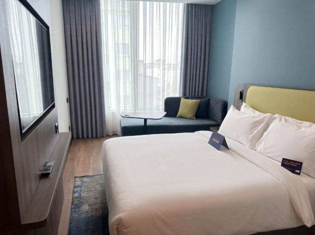 Standard Queen Room with Sofa Bed - Non-Smoking room - Image 1
