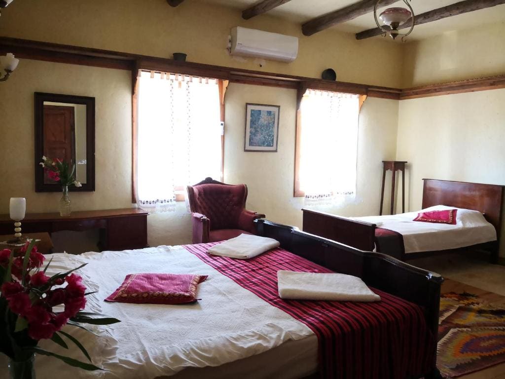 Family Room with Garden View room - Image 3