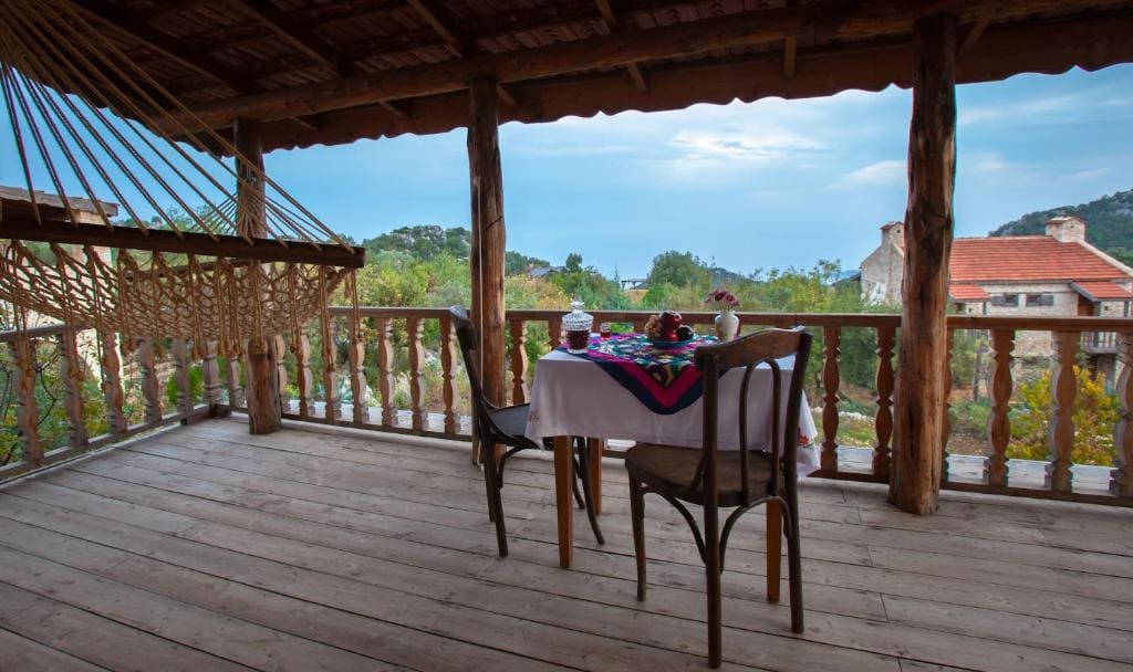 Honeymoon House room - Image 1