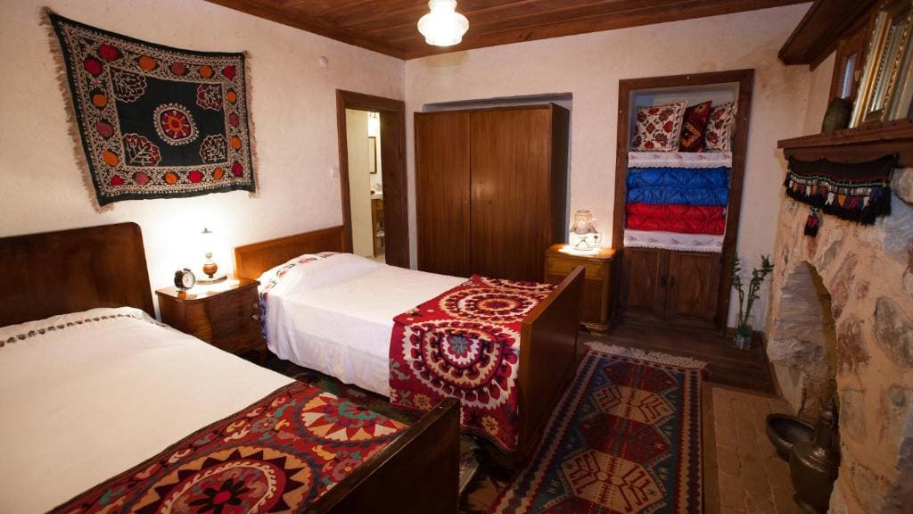 Mansion with Kitchen and Two Bedrooms room - Image 2