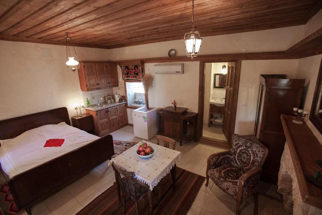 Superior Double Room with Kitchennette room - Image 2