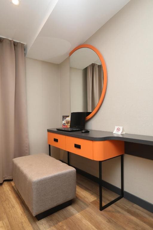 Suite with Hot Tub room - Image 2
