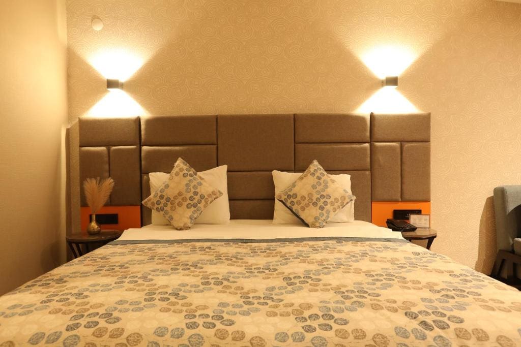 Double Room with Balcony room - Image 3