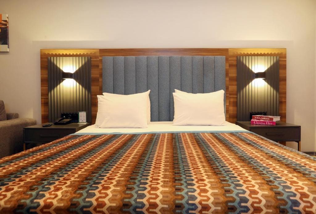 Suite with Hot Tub room - Image 3