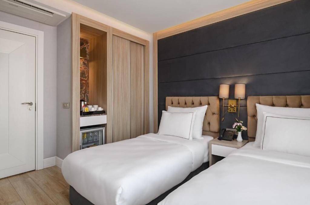 Standard Twin Room room - Image 1