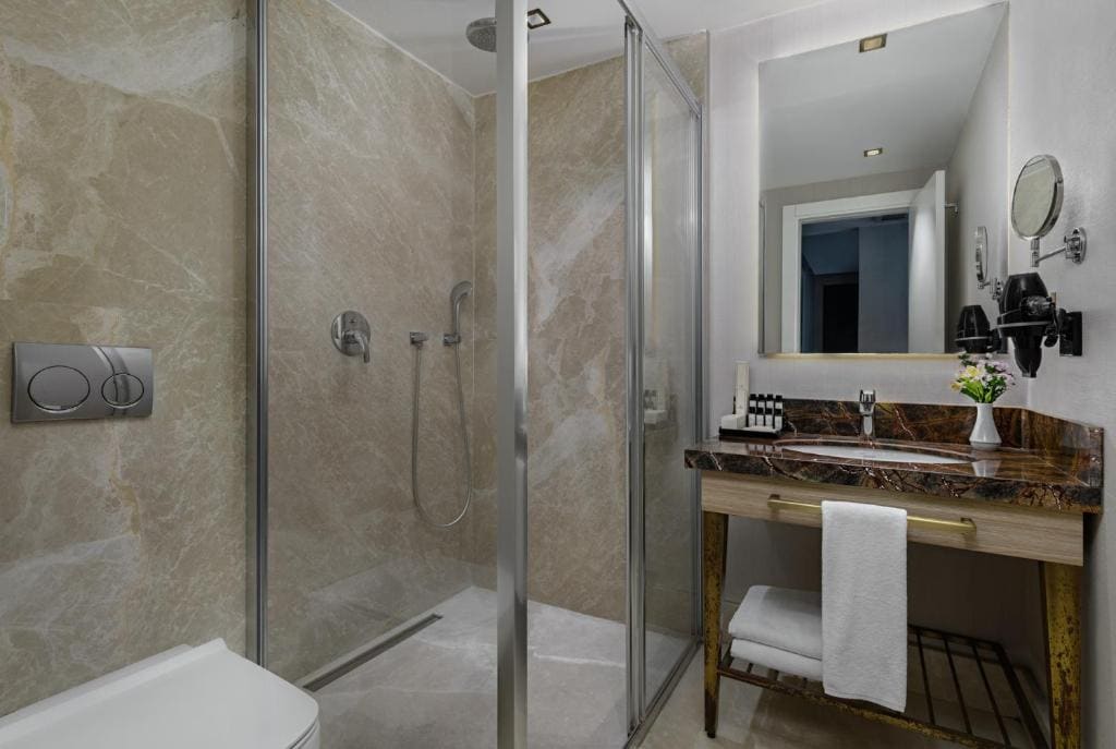 Standard Twin Room room - Image 2