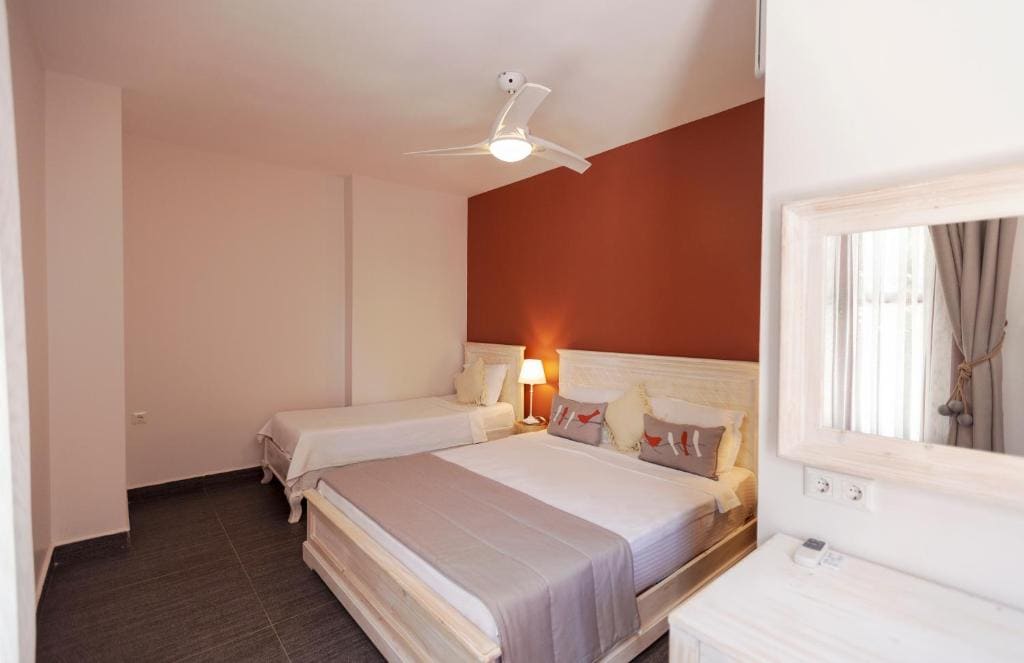 Comfort Triple Room room - Image 2