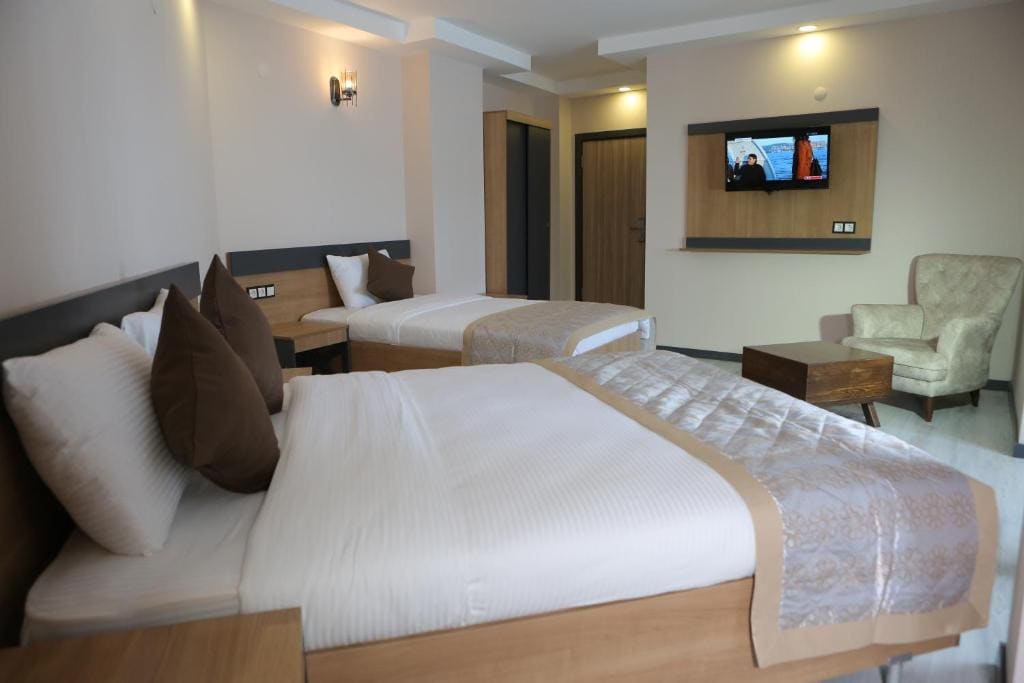 Standard Family Room room - Image 2