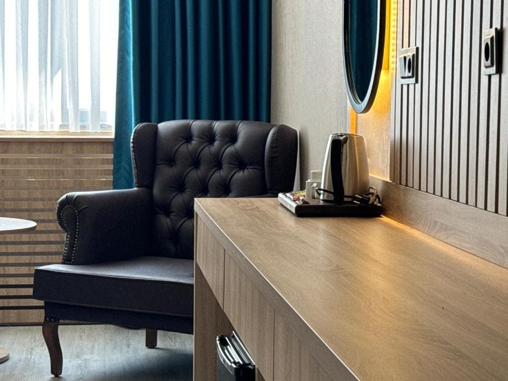 King Suite with Spa Bath room - Image 3