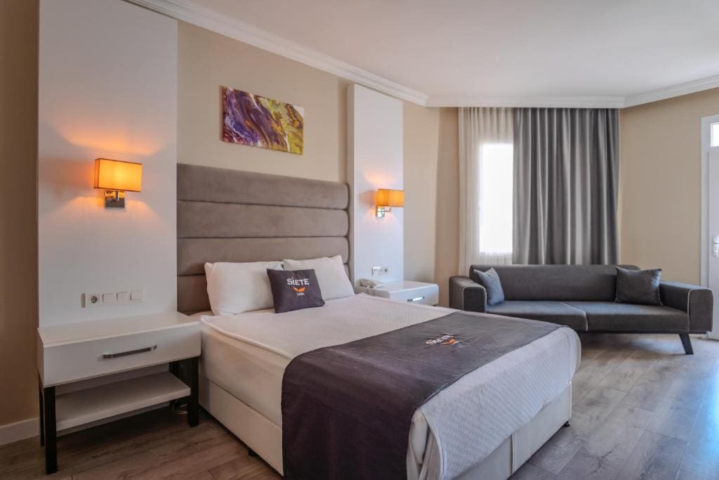 Double Room with Sea View room - Image 1