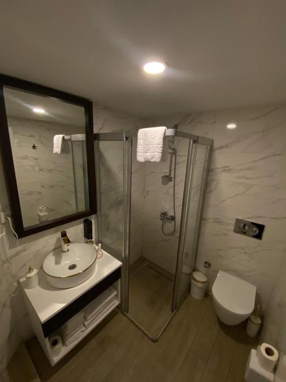 Junior Suite with Balcony room - Image 3