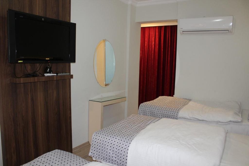 Economy Quadruple Room room - Image 1