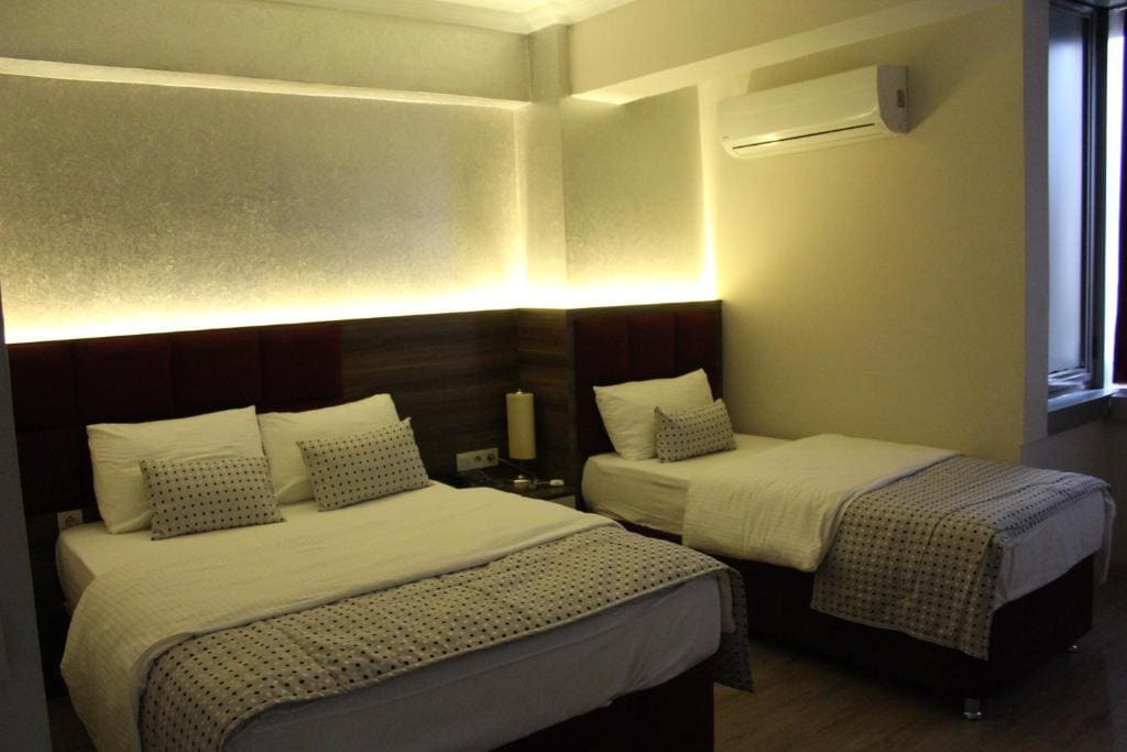 Standard Triple Room room - Image 2