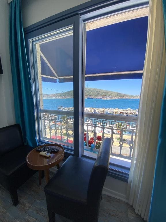 Double Room with Sea View room - Image 3