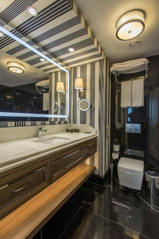 Superior Deluxe Double Room room - Image 3