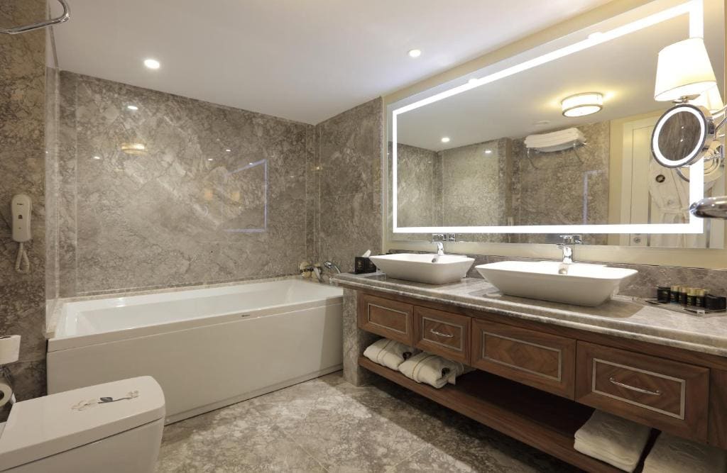 Corner Suite room - Image 2