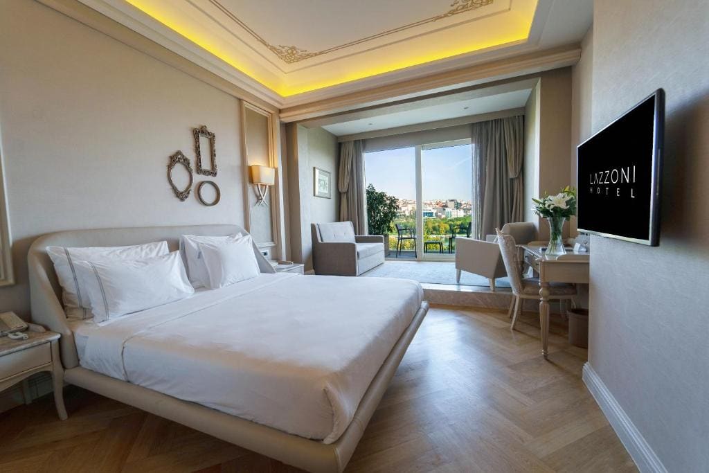 Deluxe Jacuzzi Room room - Image 1