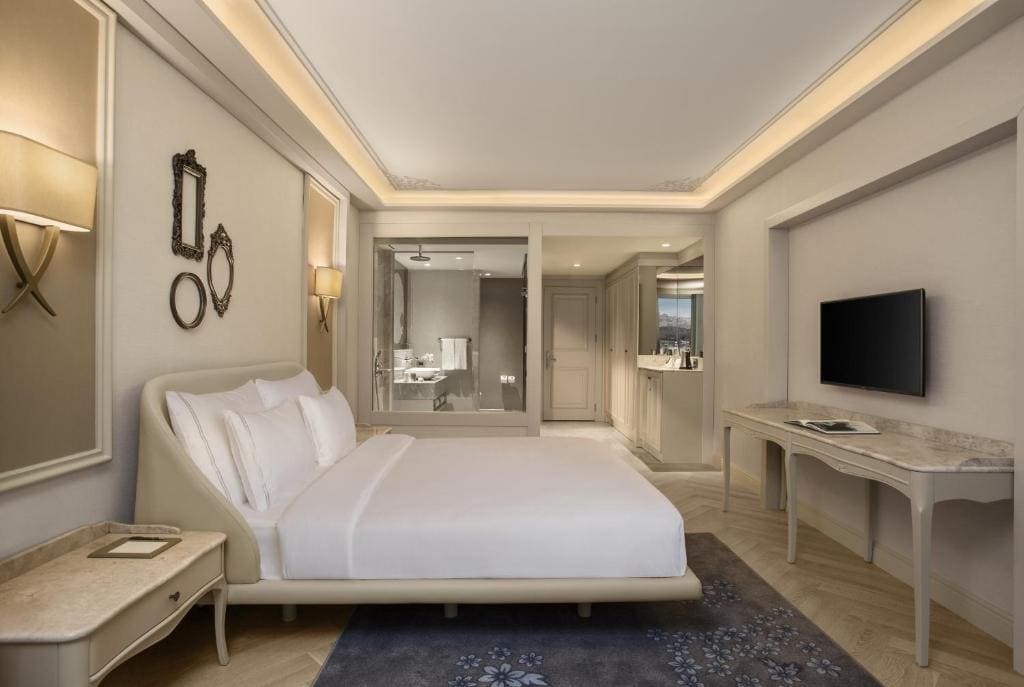Deluxe King Room with Park View room - Image 1