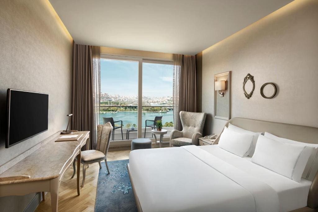 Deluxe Double Room with Balcony and Sea View room - Image 1