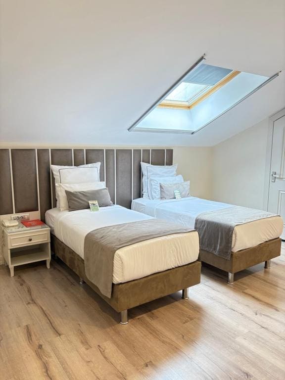 Deluxe Triple Room room - Image 2