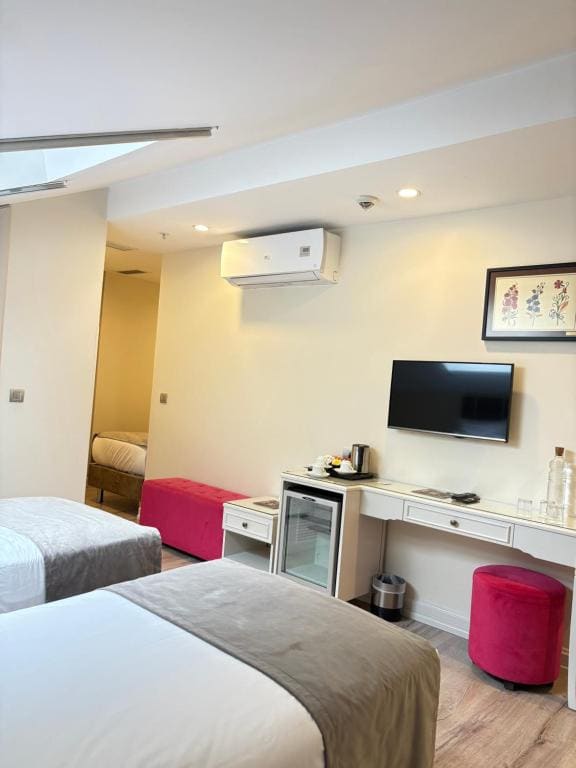 Deluxe Triple Room room - Image 1
