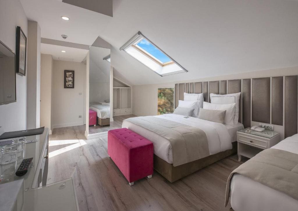Family Room room - Image 2