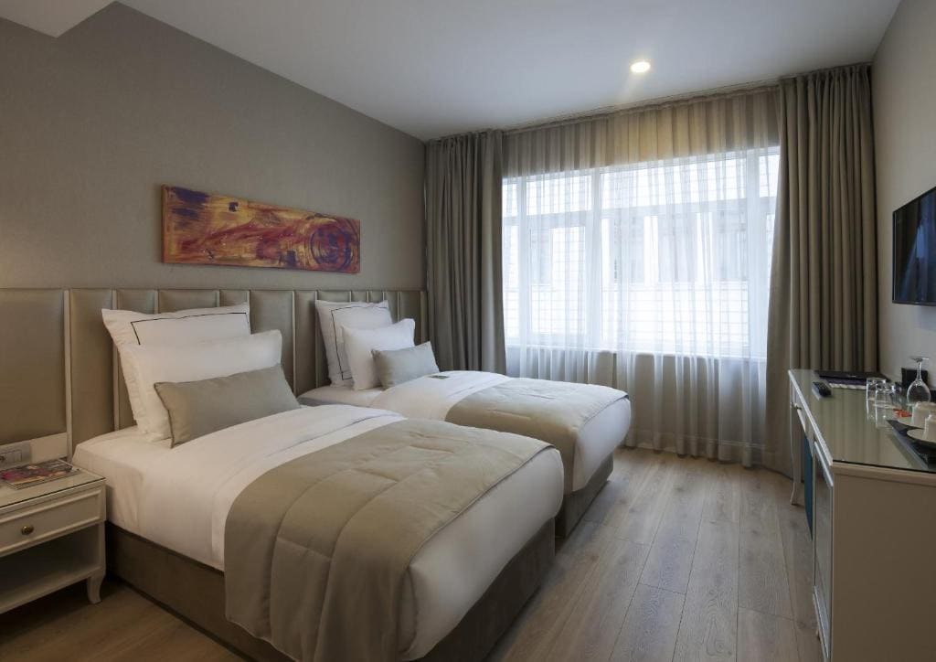 Deluxe Double or Twin Room with Balcony room - Image 2