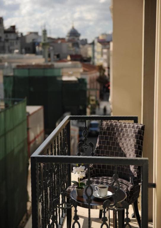 Deluxe Double or Twin Room with Balcony room - Image 3