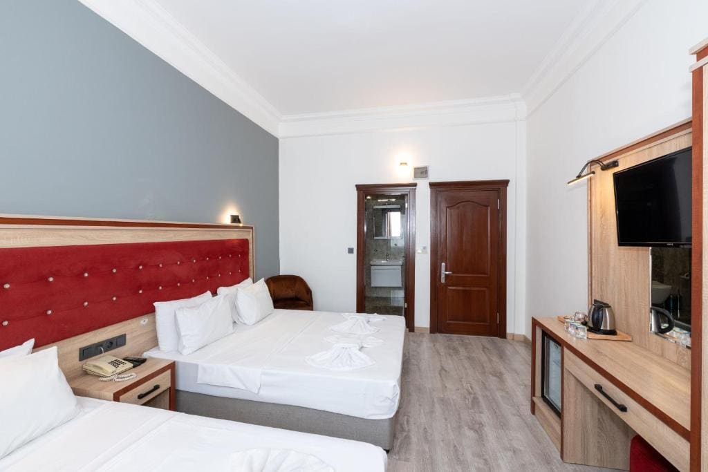 Superior Triple Room with Sea View room - Image 2