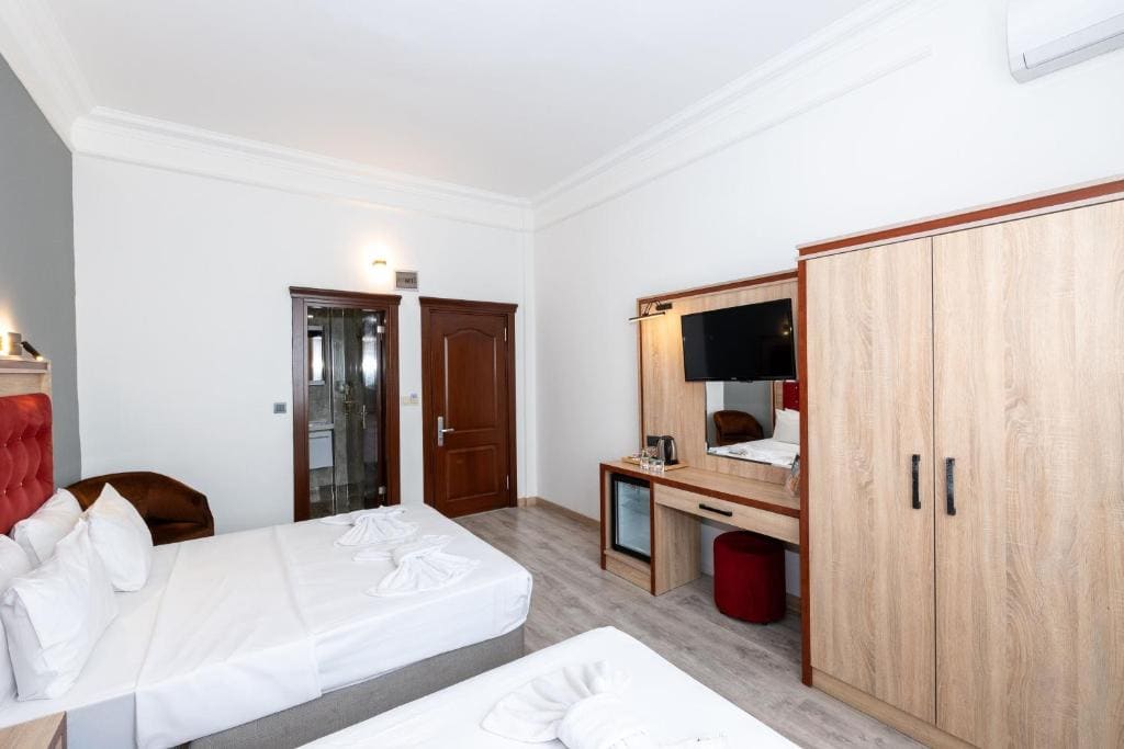 Triple Room with Balcony room - Image 2