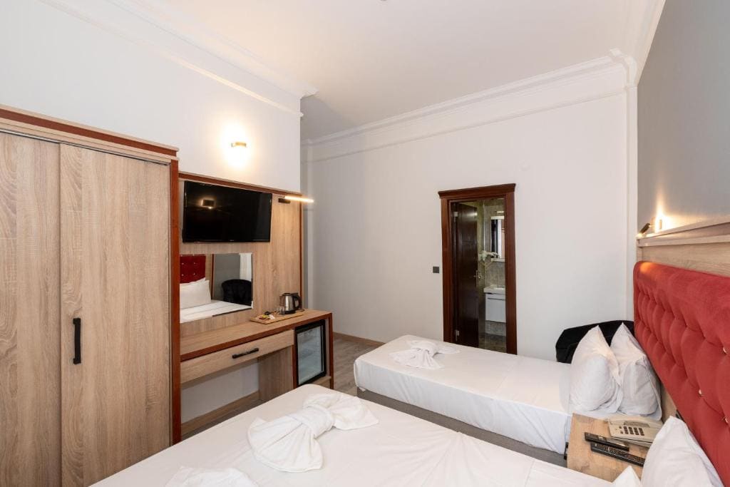 Standard Triple Room room - Image 3