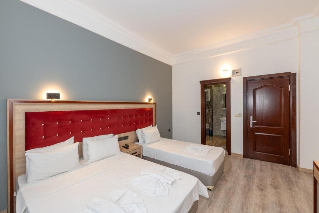 Family Room with Balcony room - Image 2