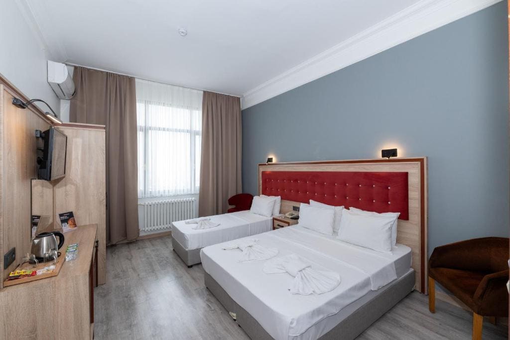 Superior Triple Room with Sea View room - Image 3