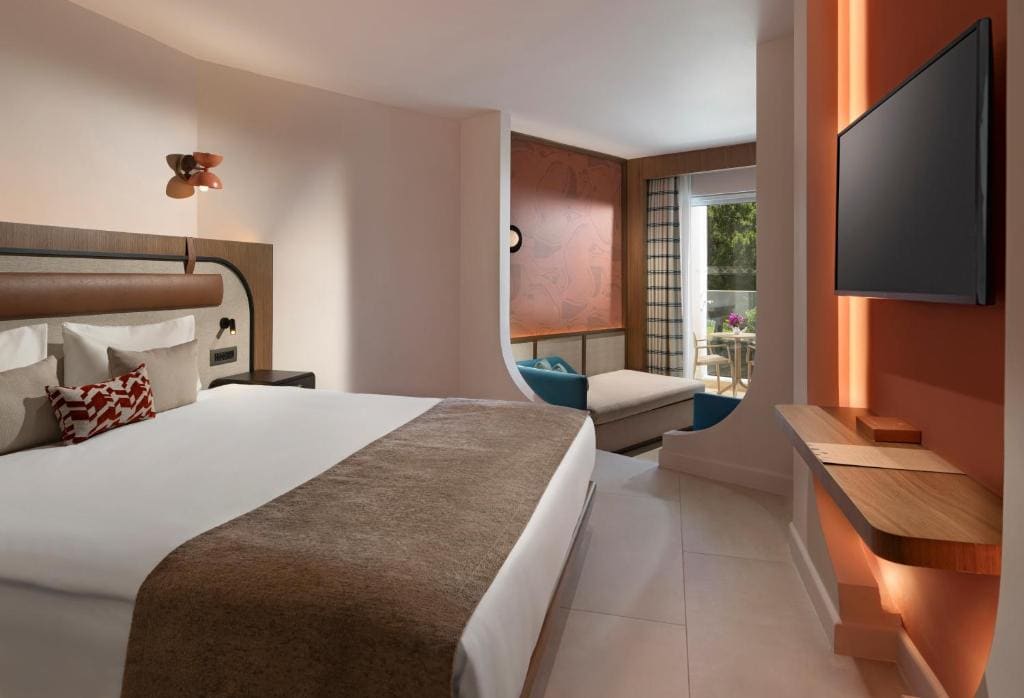 Deluxe Large Side Sea View room - Image 1
