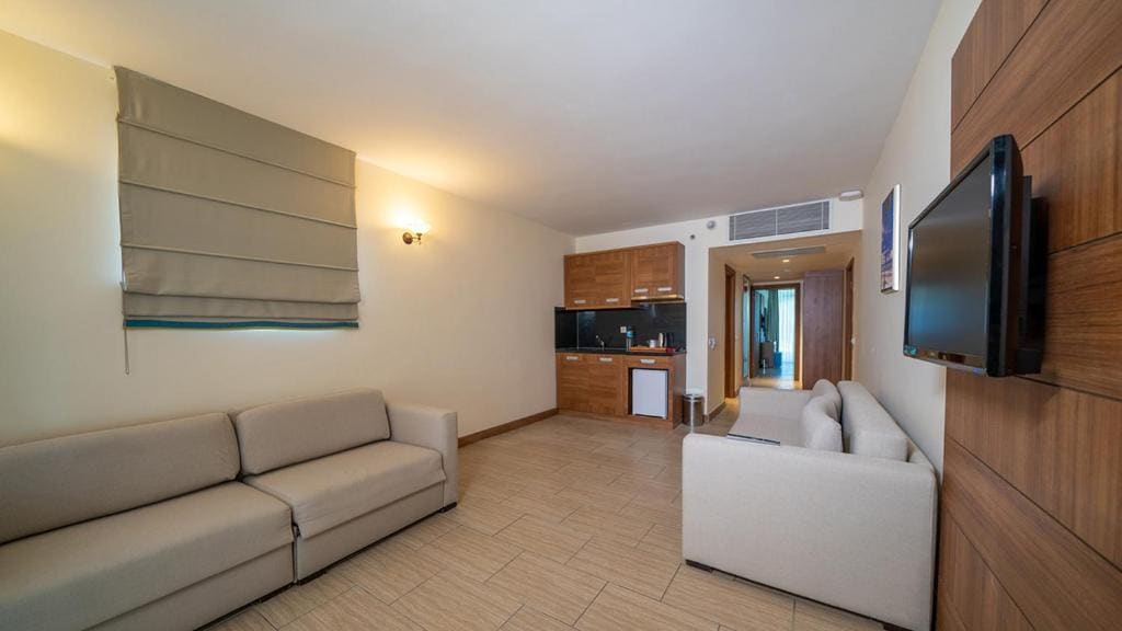 Big Family Room room - Image 2