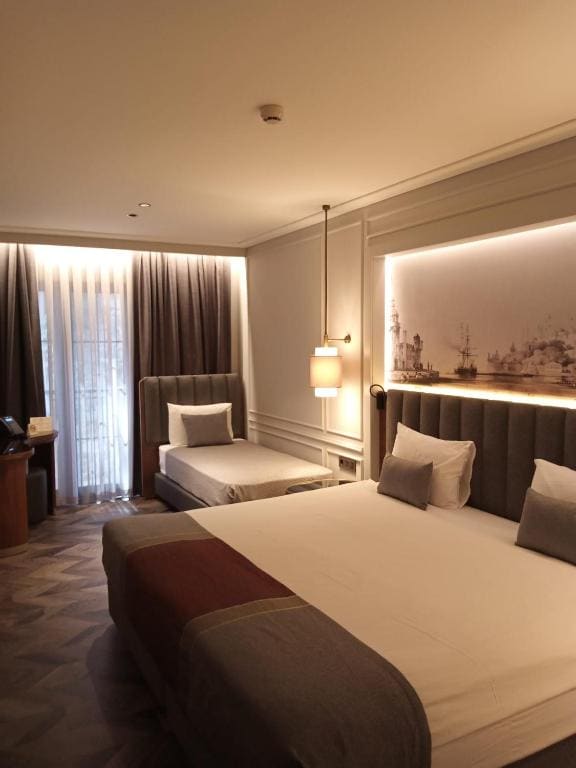 Deluxe Triple Room room - Image 1