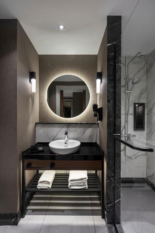 Superior Double or Twin Room room - Image 2