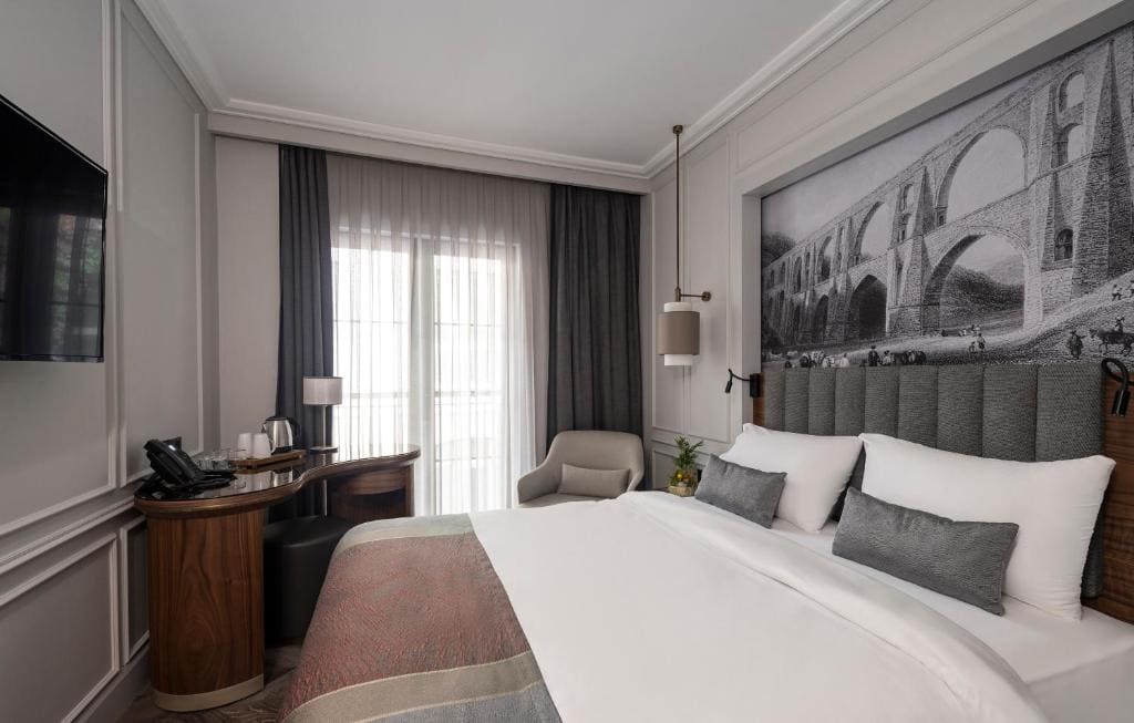 Deluxe Family Room room - Image 1
