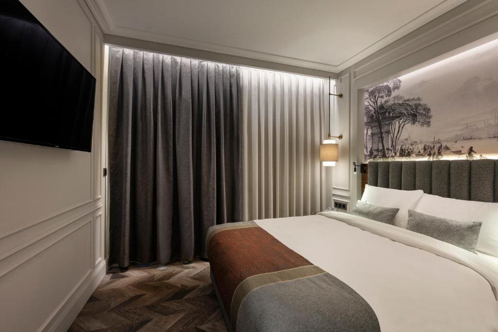 Double Room with Balcony room - Image 2