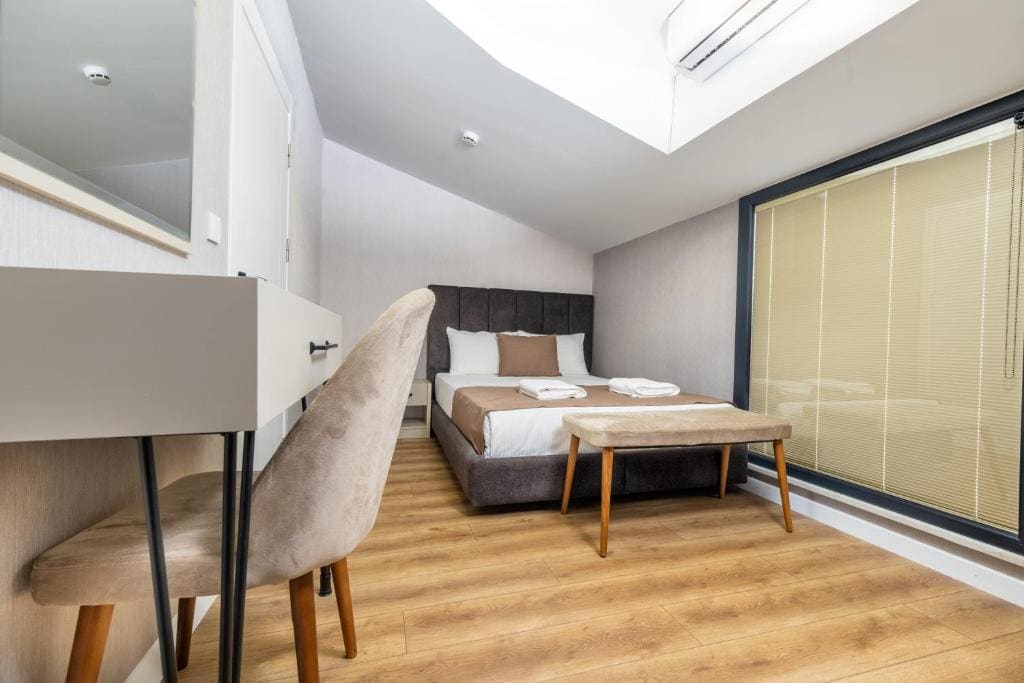 Two-Bedroom Apartment with Balcony room - Image 2
