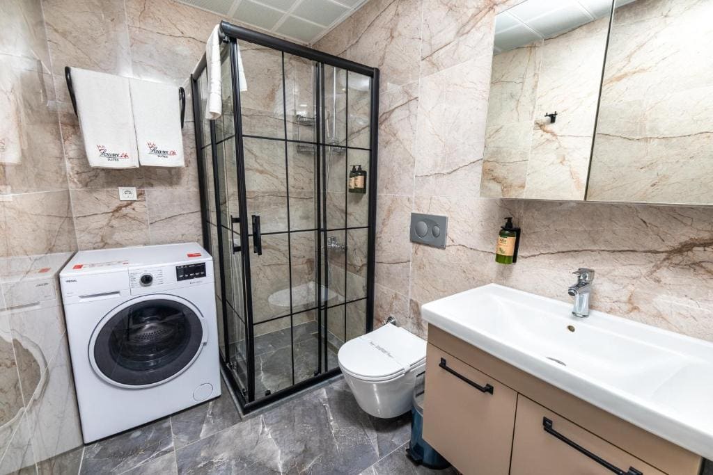 Deluxe Triple Room room - Image 1
