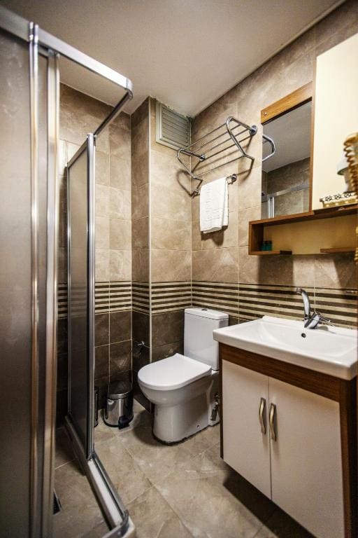Economy Triple Room room - Image 3