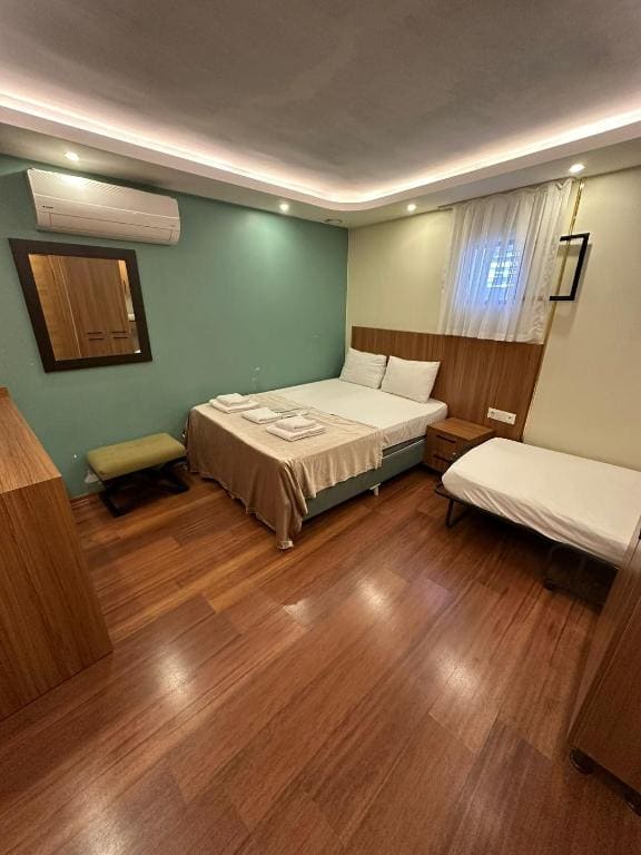 Comfort Triple Room with Shower room - Image 2
