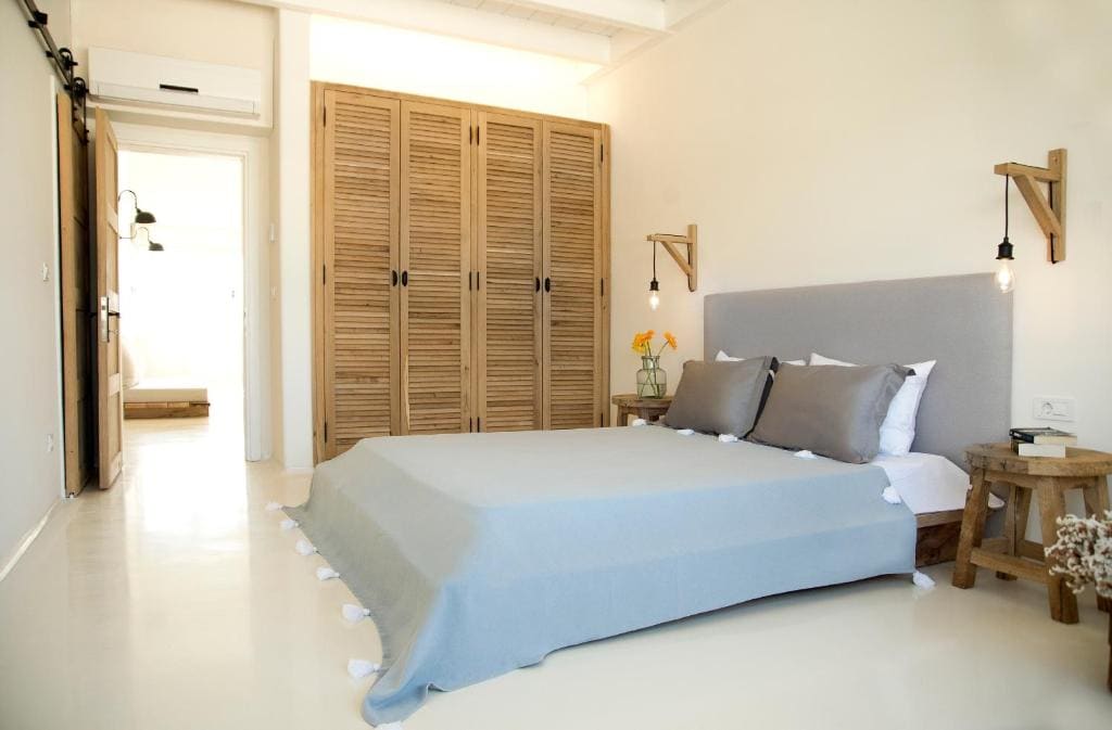 Deluxe Two-Bedroom Apartment room - Image 1