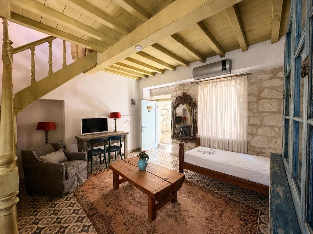 Double Room with Garden View room - Image 2