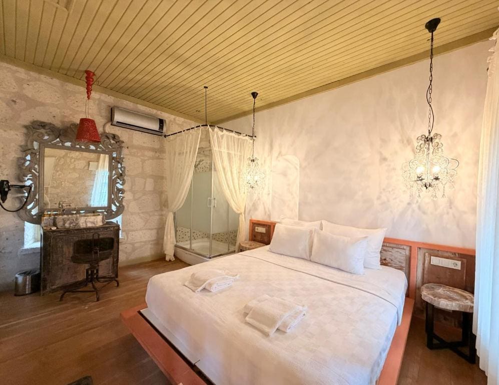 Double Room with Garden View room - Image 3